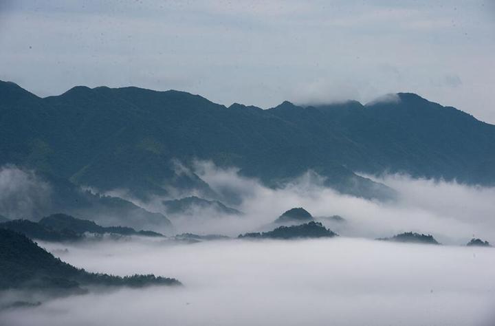 雨后武义云海缠绕山间 宛若瀑布美如画