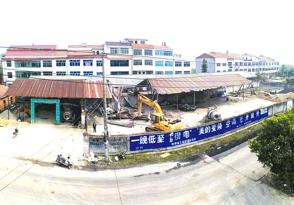 杭长客专塘雅镇原葡萄市场拆除