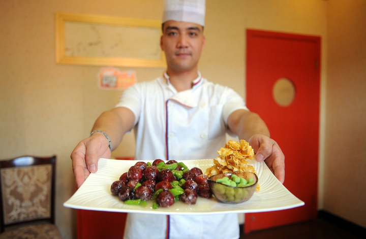 黑暗料理这酸爽金华有饭店把杨梅入菜端上餐桌