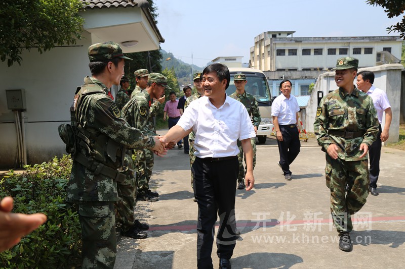 在衢州市军分区,县委书记项瑞良表示,上半年开化经济社会平稳运行,在
