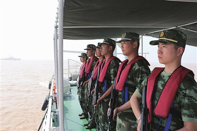 海警官兵 以艇为家保平安