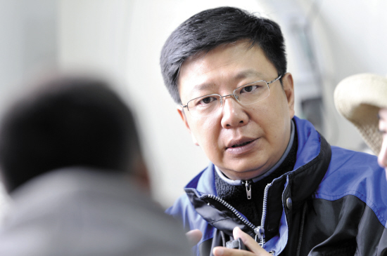 台州频道 新闻 热点聚焦 正文  讲座现场,小听众正在向王俊杰提问