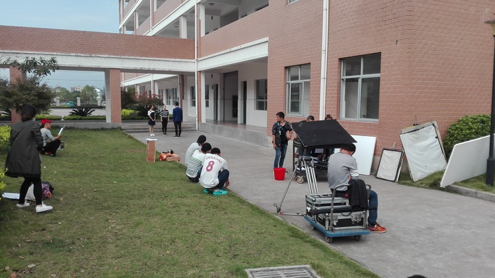 只因校园美 东阳这所乡镇中学吸引剧组拍摄青春励志剧