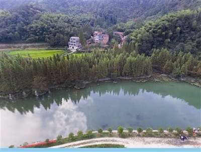 发源宝泉岩郭洞港的端溪,流经度假区周宅村及自然