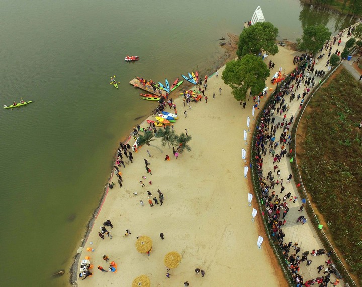 一场业余选手的比赛金满湖上体验皮划艇魅力