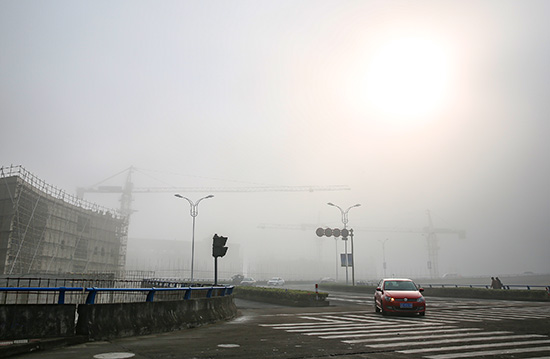 大雾天要掌握行车技巧