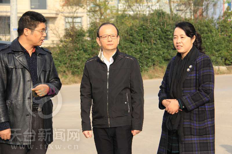 12月6日,县委书记管文新日夜兼程,轻车简从,深入赤城街道,福溪街道和