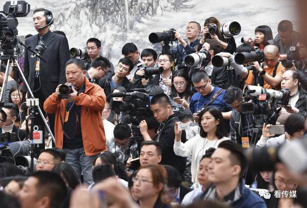 [全国两会报道记者手记]裘一佼:浙江代表委员和记者