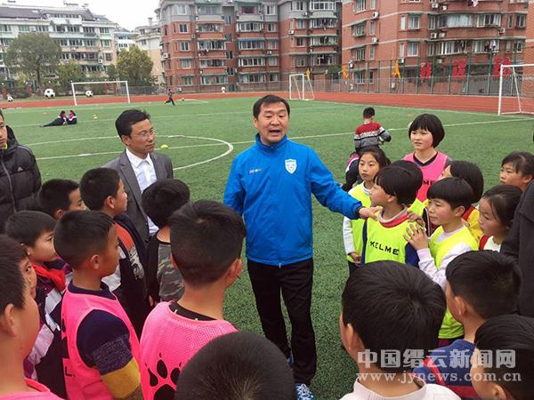 刘耀新 郑春熠 张新枝)3月21日下午,缙云县紫薇小学迎来了上海市体育