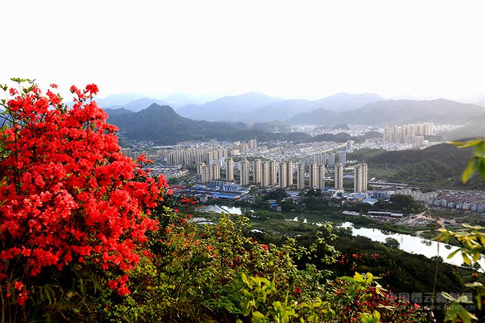 赤岩山上看新城