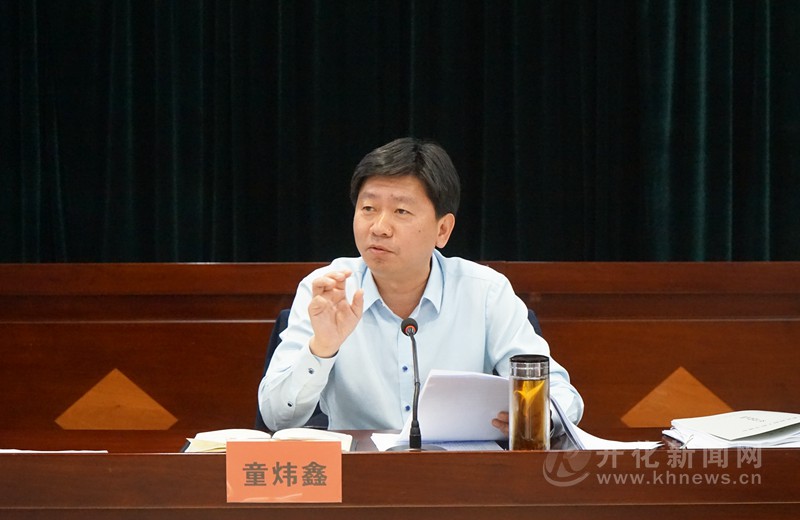 项瑞良在一季度经济形势分析会暨重点项目推进会上强调跑起来干起来