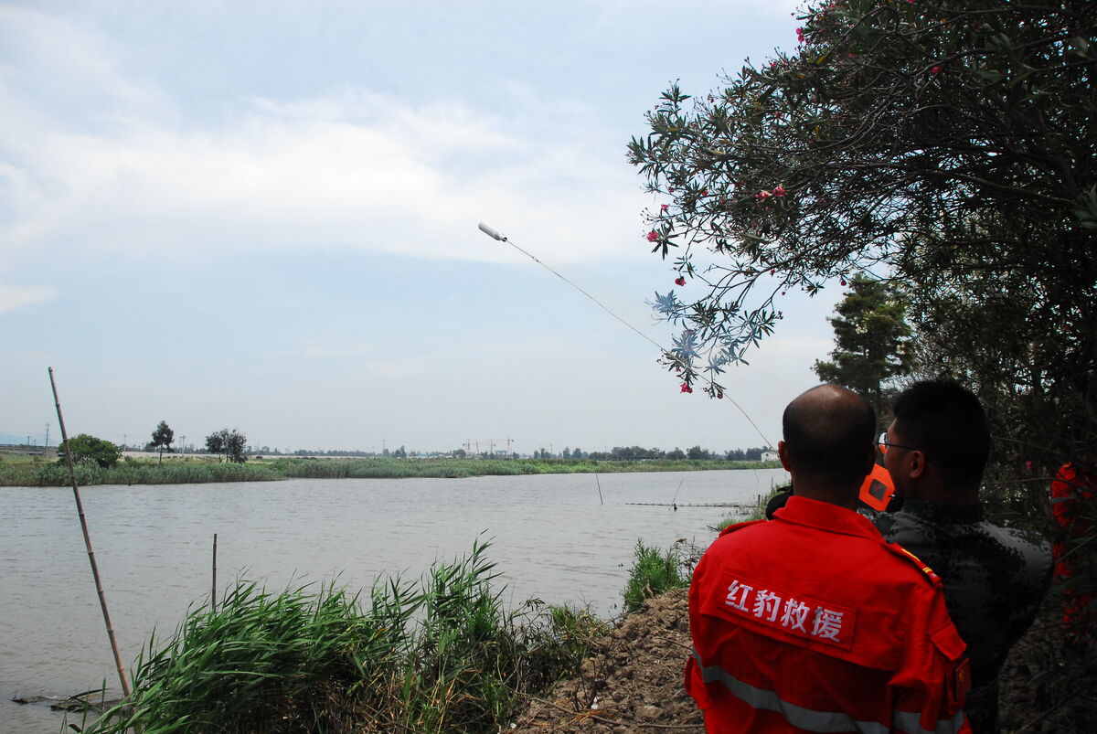 石桥头镇联合红豹救援队开展防汛抗台实战演练