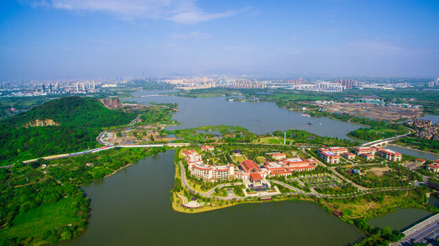 吴兴区委理论中心组浙报发表文章:争当赶超发展排头兵