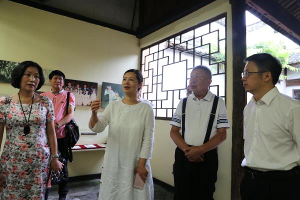 粟寒生参观粟裕大将诞辰110周年纪念展