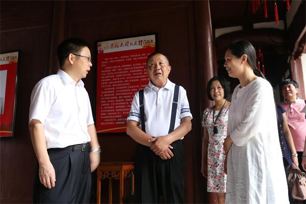 粟寒生参观粟裕大将诞辰110周年纪念展