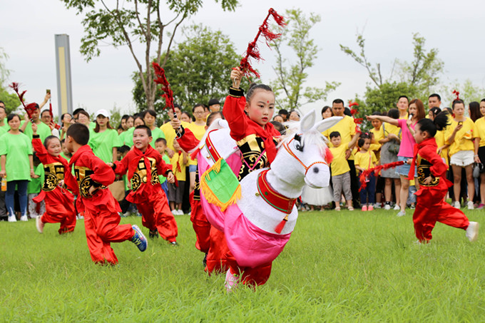 长兴开学第一课先学马灯舞
