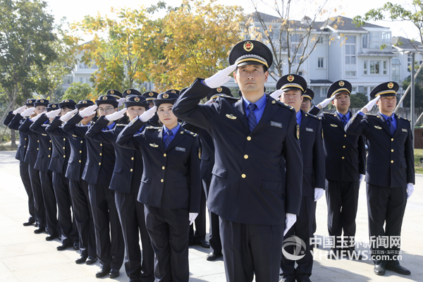 的新制式服装亮相,标志着我市综合行政执法和城市管理工作迈入新阶段