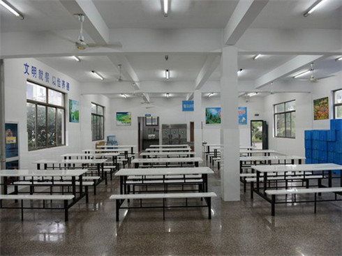 石门中学全力打造师生满意家长放心的阳光食堂