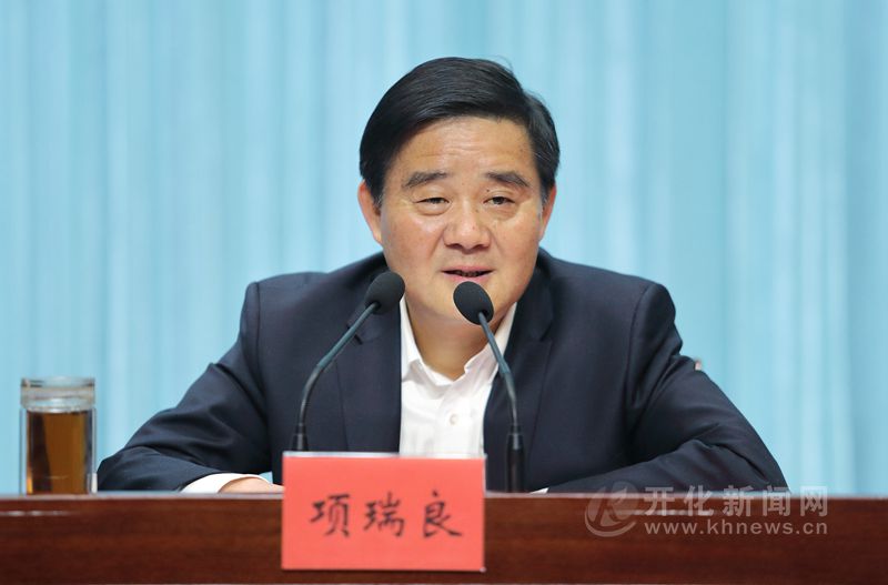 项瑞良在全县机关干部大会上强调坚定信心保持定力狠抓落实加快乡村