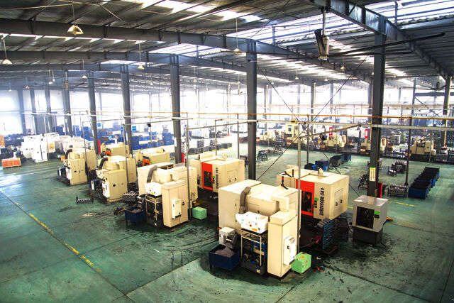 节后,江东工业园内的金华大众齿轮有限公司生产车间,员工正在赶制