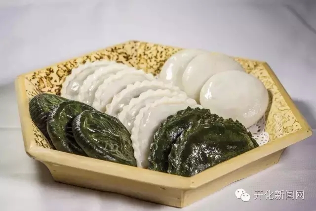 品一品新鲜上市的龙顶茶,尝一尝古法制作的麻糍粿,清明粿,米羹