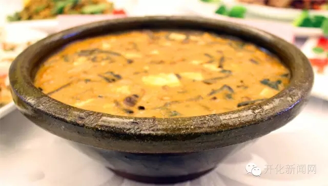 品一品新鲜上市的龙顶茶,尝一尝古法制作的麻糍粿,清明粿,米羹