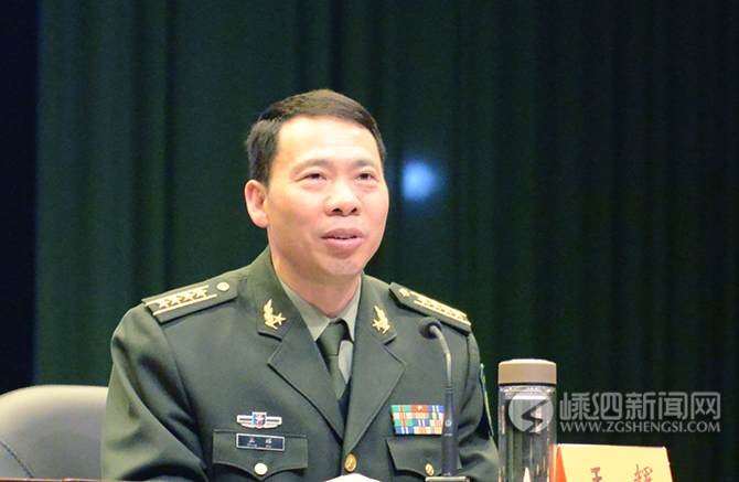 我县举行国防教育专题报告会
