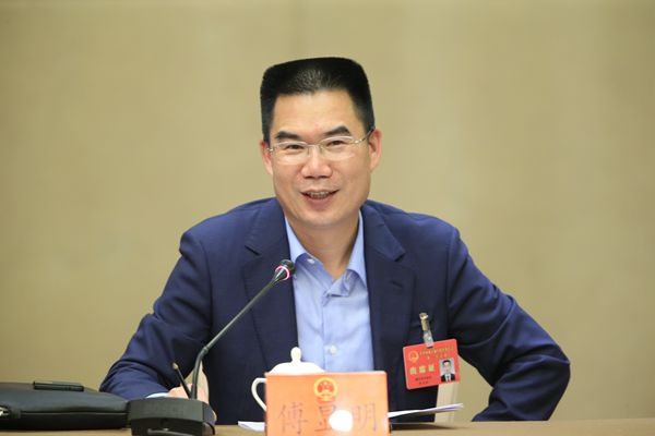 4月1日,县委书记傅显明参加市七届人大三次会议磐安代表团审议时指出