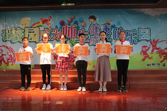 屠甸镇小举行"红船精神——坚定理想"诗歌朗诵比赛