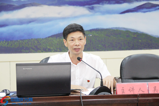 林昌富为新生代企业家导师颁发聘书.