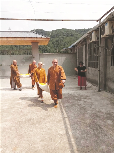 县政协委员,汤山寺住持释华德法师的50岁生日