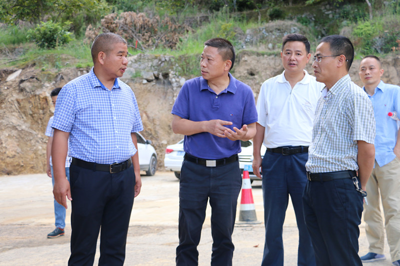 上官国明督查重点项目政策处理工作