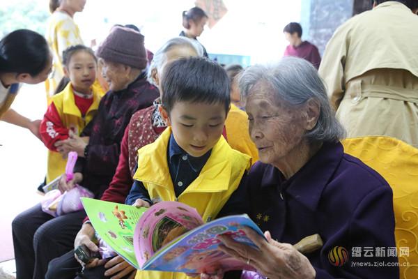 讲故事给奶奶听