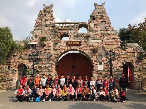 桐乡市屠甸镇完全小学晏城校区:《放飞心情,拥抱金秋》.