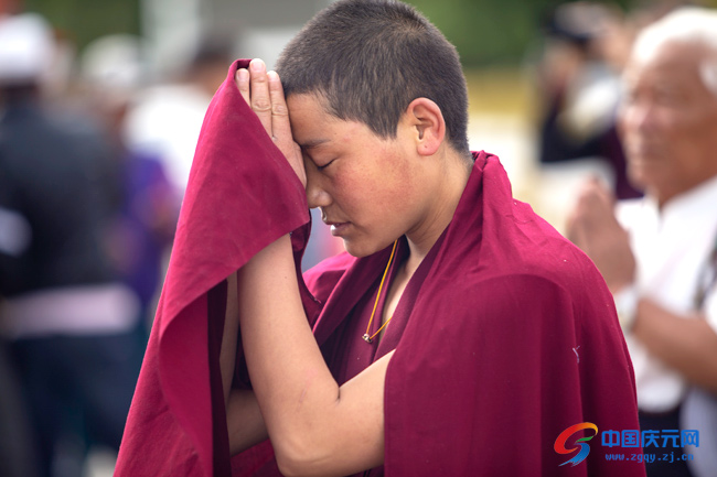 藏传佛教信徒图片