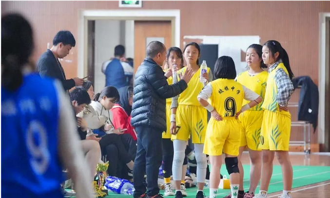 蛟镇中学女,男篮球队在2018年市中学生篮球联赛中取得好成绩
