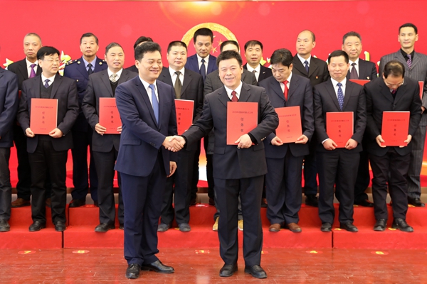 做到"三个突出"抓好"四项保障"专职副主任林森代表磐普产业园管委会