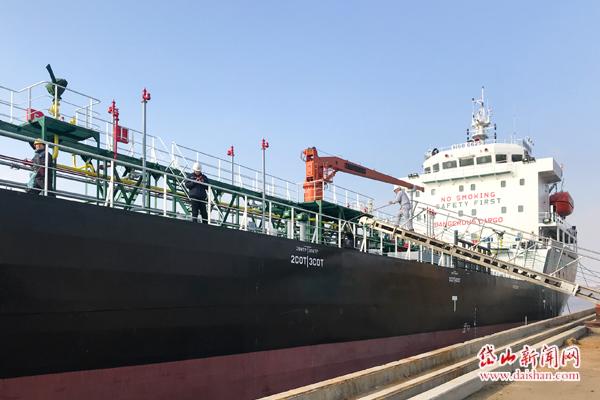 作为我县船舶企业"腾笼换鸟"一次重大尝试,"大海106"油轮顺利交付