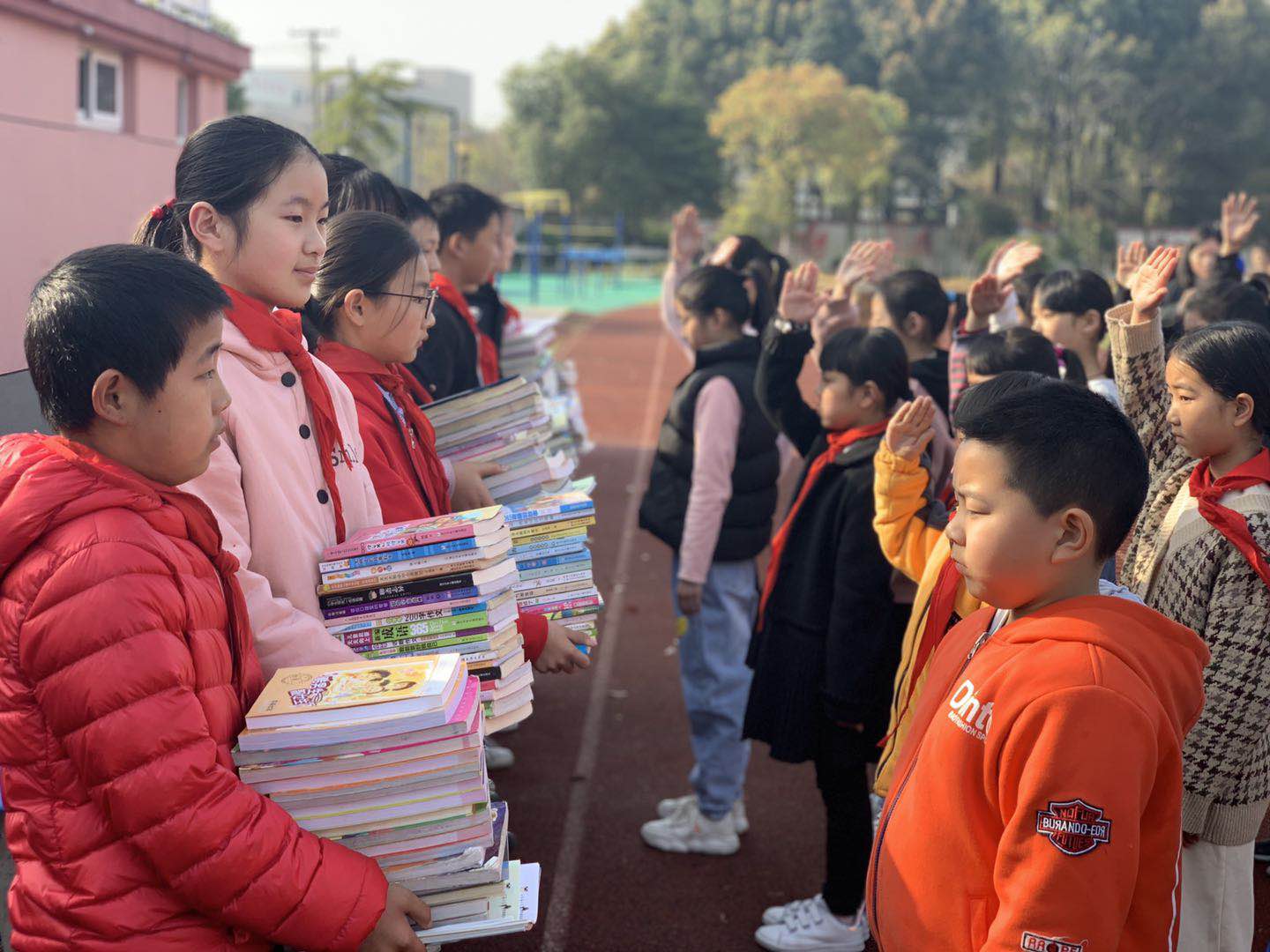 屠甸镇小书香溢校园经典永流传屠甸镇小第二十三届读书节之经典之声