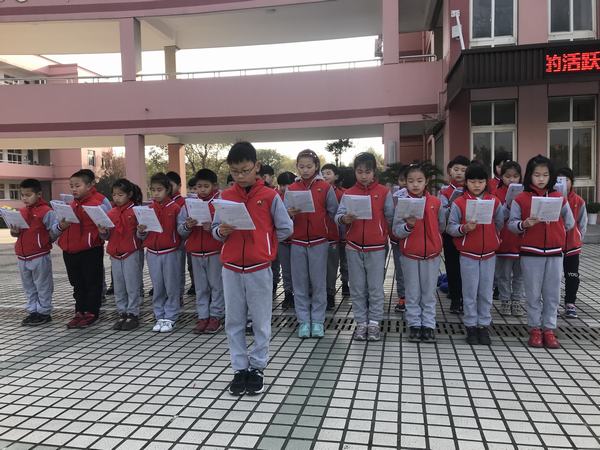 屠甸镇小清晨八分钟诵读迎师生