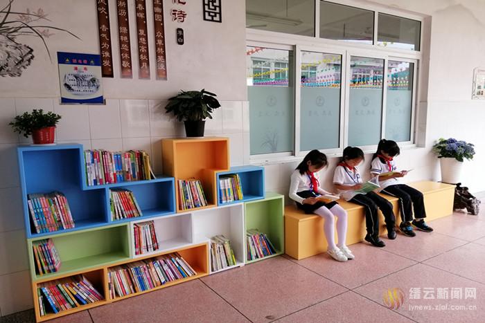 校园书吧一小时让阅读成习惯让心灵快乐飞翔