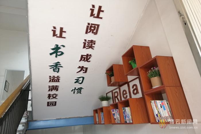 校园书吧一小时让阅读成习惯让心灵快乐飞翔