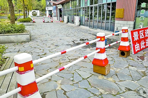 两部门联合执法 约谈商铺清除路障