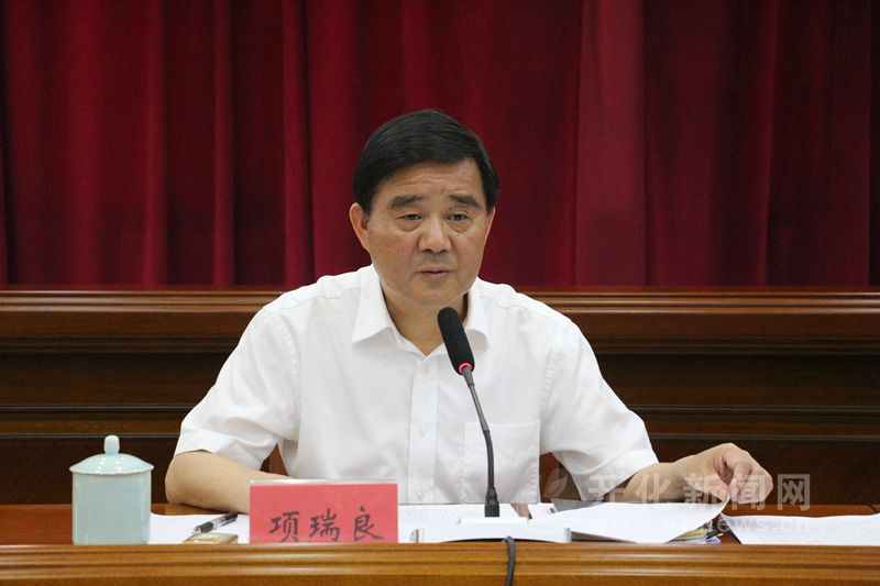 项瑞良在县委全面依法治县委员会第一次会议上强调要提高站位统一思想