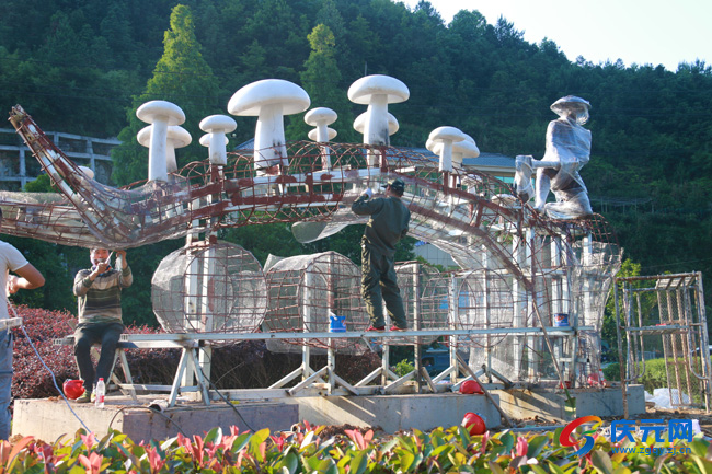 香菇始祖吴三公剁花法雕塑搭建中-庆元网
