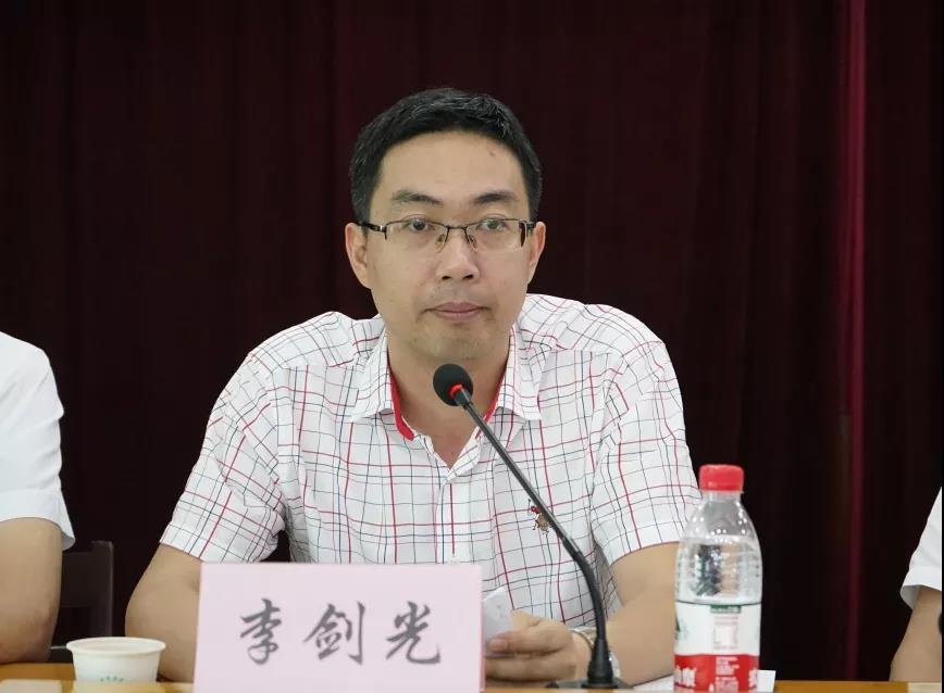 甘霖镇组织召开行政村规模调整工作动员大会