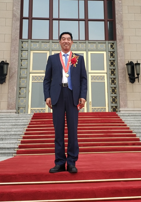 杨玉斌获评第九届全国人民满意的公务员