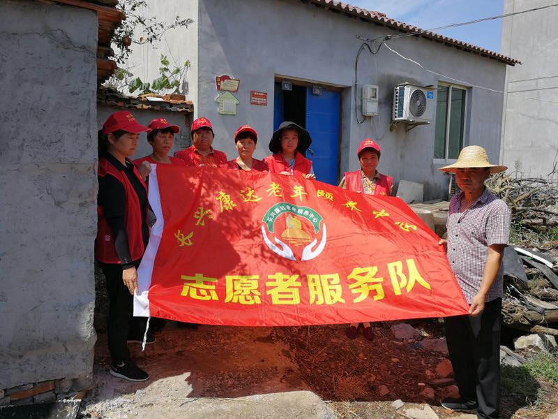 活动"传承雷锋精神,弘扬志愿服务理念,村民吴寿根是一名低保孤寡老人