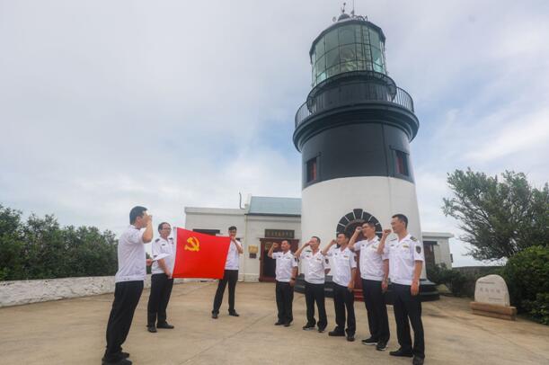 舟山嵊泗海事处主题党日对话全国"人民满意的公务员"杨玉斌