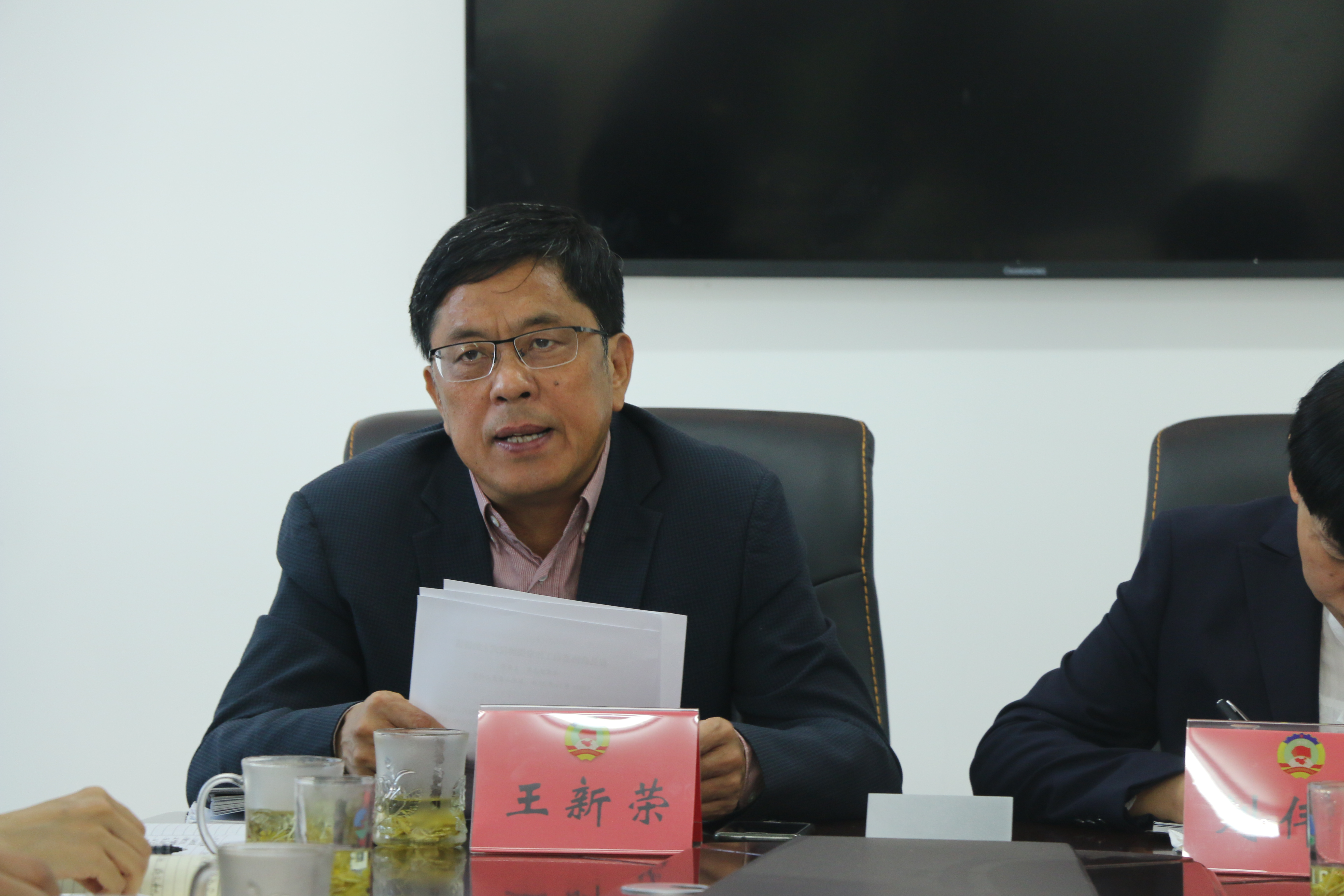 仪式上,王新荣对我县首批成立的廖光山委员工作室和叶永军委员工作室